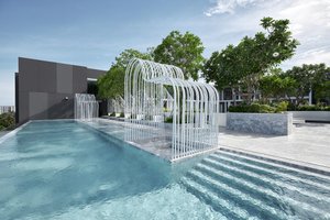 Pool & Beach