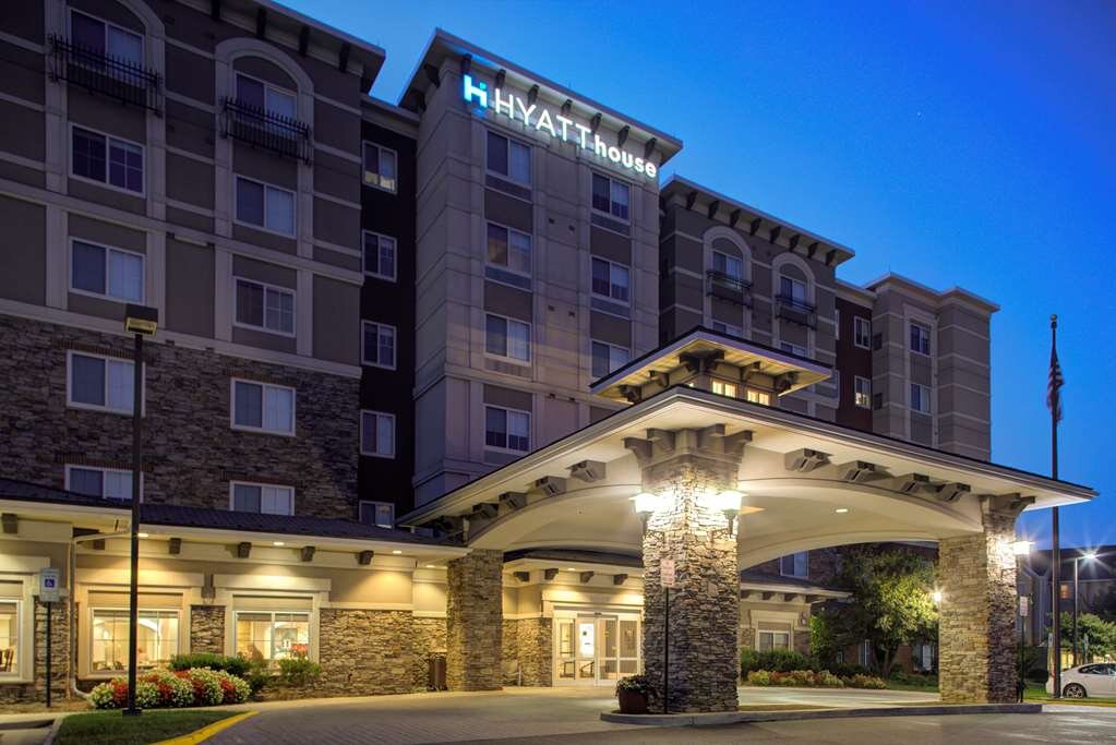 Hotel photo 11 of HYATT house Sterling/Dulles Airport-North.