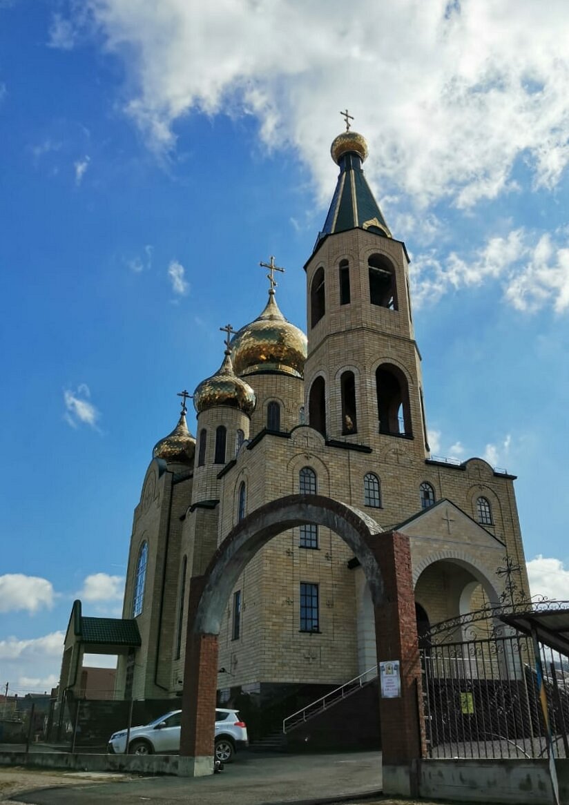 Церковь горячий ключ. Серая Церковь в горячем Ключе. Храмы в горячем Ключе фото.