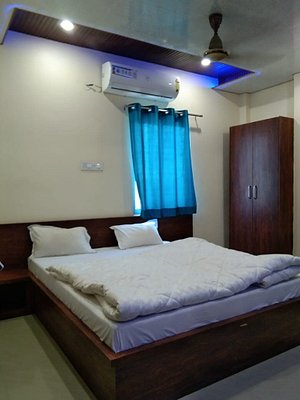 Hotel Narendra Inn in Pokhran, image may contain: Bed, Furniture