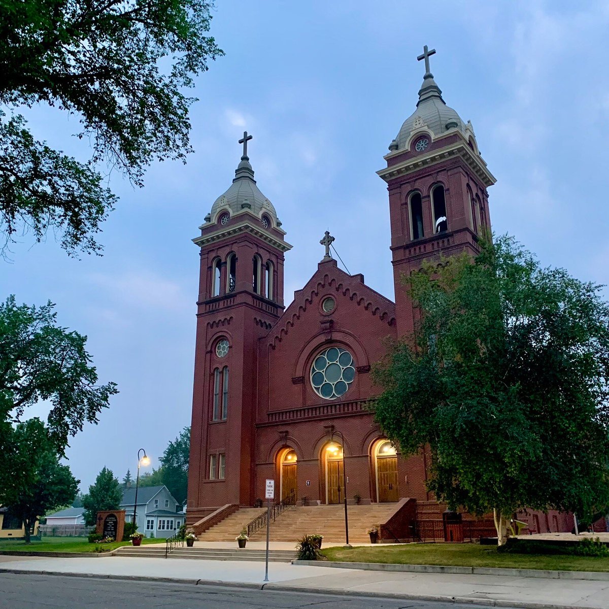 ST. MICHAEL'S CATHOLIC CHURCH (Grand Forks): Ce qu'il faut savoir