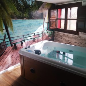JACUZZI PRIVADO, CHIMENEA CALIDA LUZ ROMANTICA, TV 75", ALTAVOCES PARA TU MUSICA, CAMA EXTRAGRANDE, BAÑO, VISTAS A LA MONTAÑA