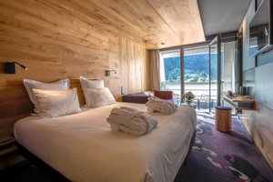 Room & Suite