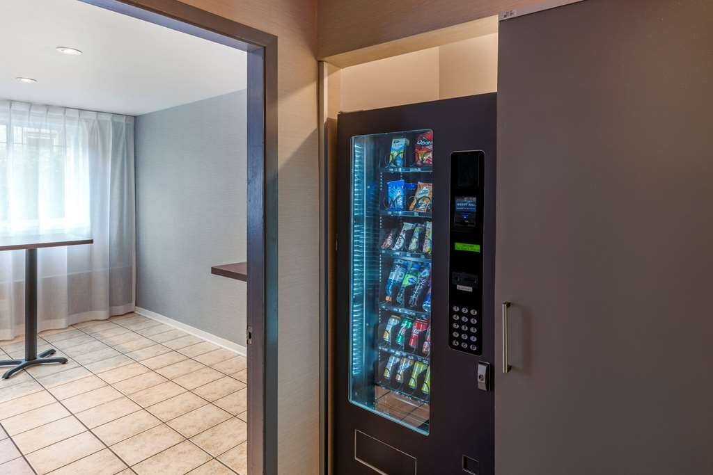 ECONO LODGE Updated 2024 Reviews Photos Prices   Hotel Vending Area 