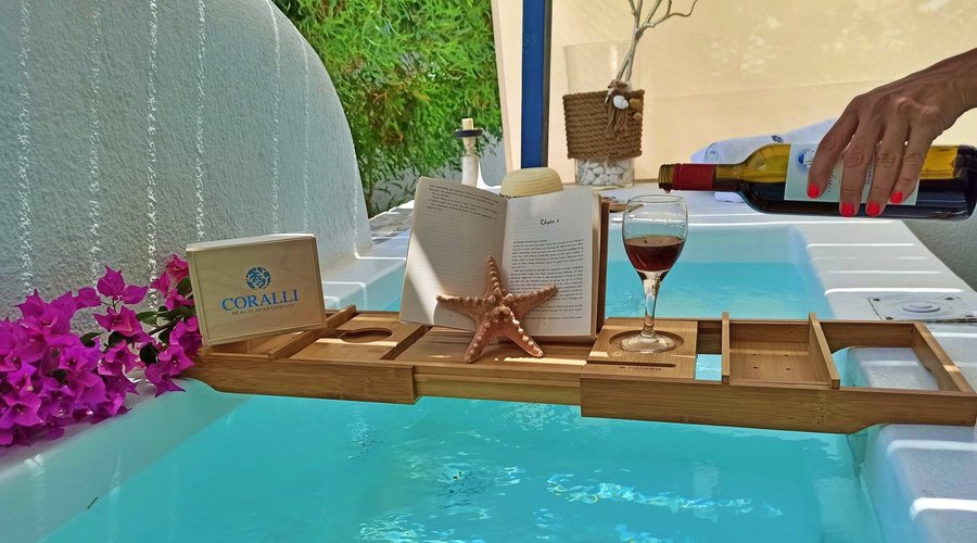 Relaxing jacuzzi in the veranda 