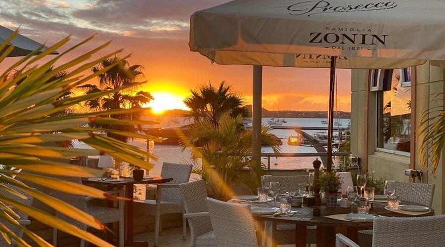 Best place to watch the sunset upon the Bay. 
Caribbean lifestyle ☀️🌴🍴 @Laterrasse_sxm
