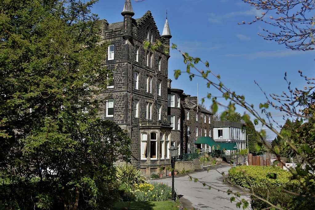 Hotel england. Илкли, Йоркшир, Англия, Великобритания. Илкли город в Англии. Ilkley West Yorkshire. Гостиница Англия.