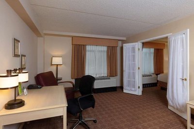 Hotel photo 6 of La Quinta Inn & Suites by Wyndham Garden City.