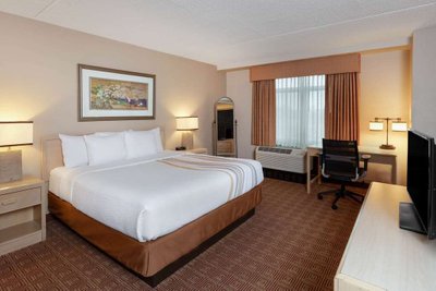 Hotel photo 11 of La Quinta Inn & Suites by Wyndham Garden City.