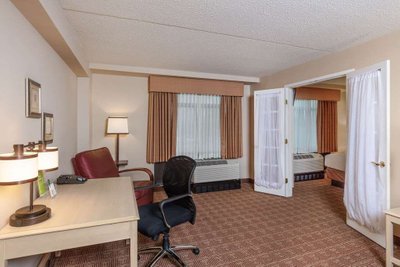 Hotel photo 14 of La Quinta Inn & Suites by Wyndham Garden City.