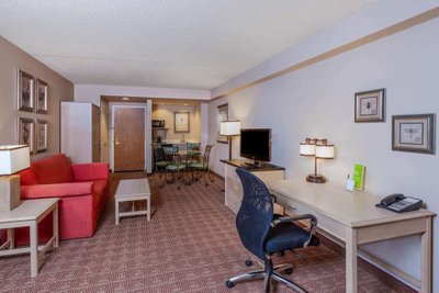 Hotel photo 2 of La Quinta Inn & Suites by Wyndham Garden City.