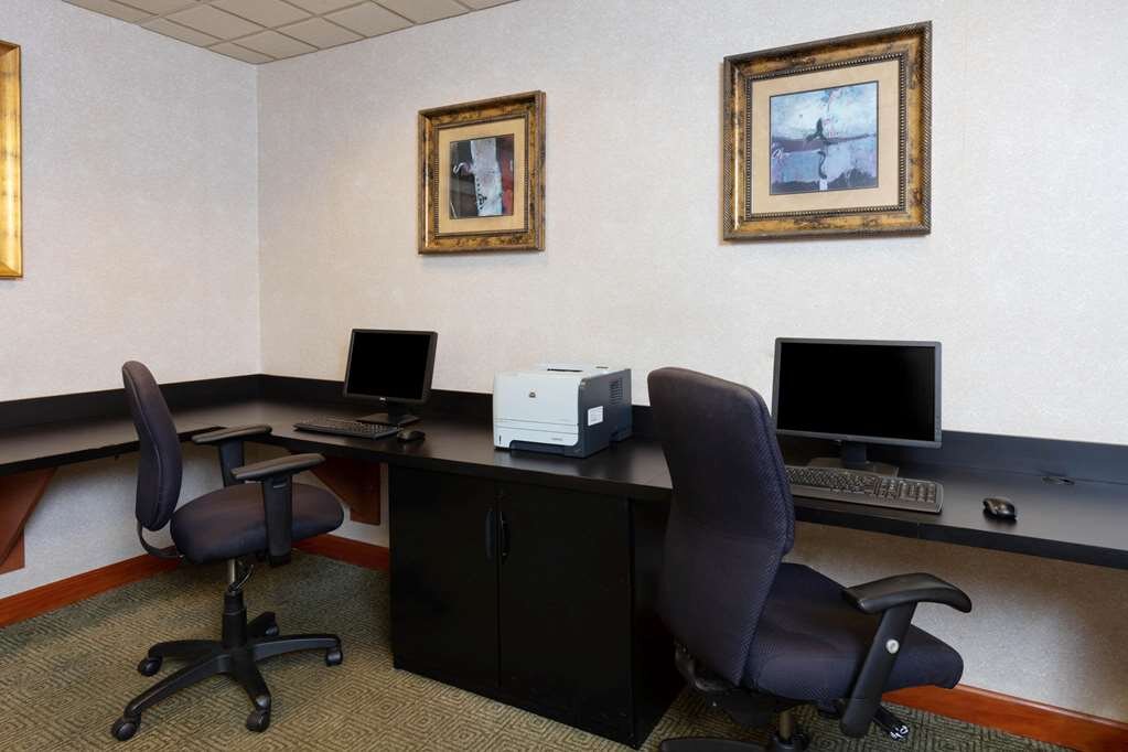 LA QUINTA INN SUITES BY WYNDHAM GARDEN CITY Updated 2024 Reviews   Business Center 