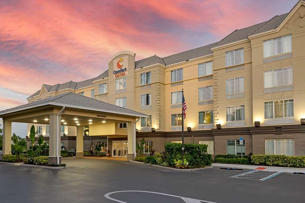Choice Hotels Review: Comfort Inn, Quality Inn, Comfort Suites, & More  Options
