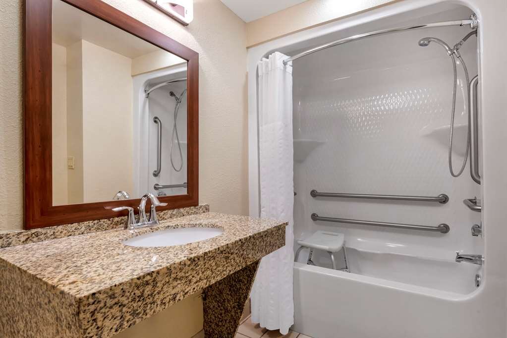 Hotel photo 3 of Comfort Suites Near Universal Orlando Resort.