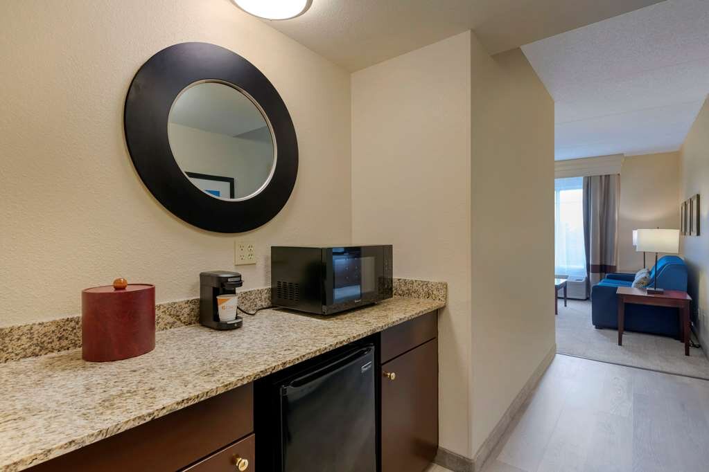 Hotel photo 1 of Comfort Suites Near Universal Orlando Resort.