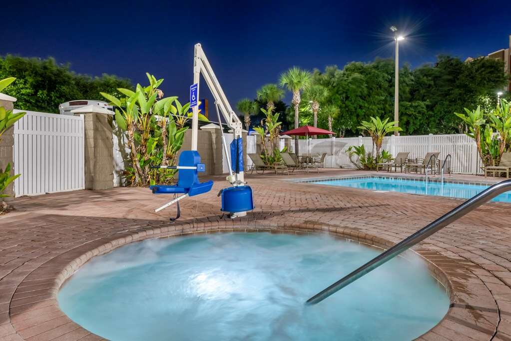 Hotel photo 8 of Comfort Suites Near Universal Orlando Resort.