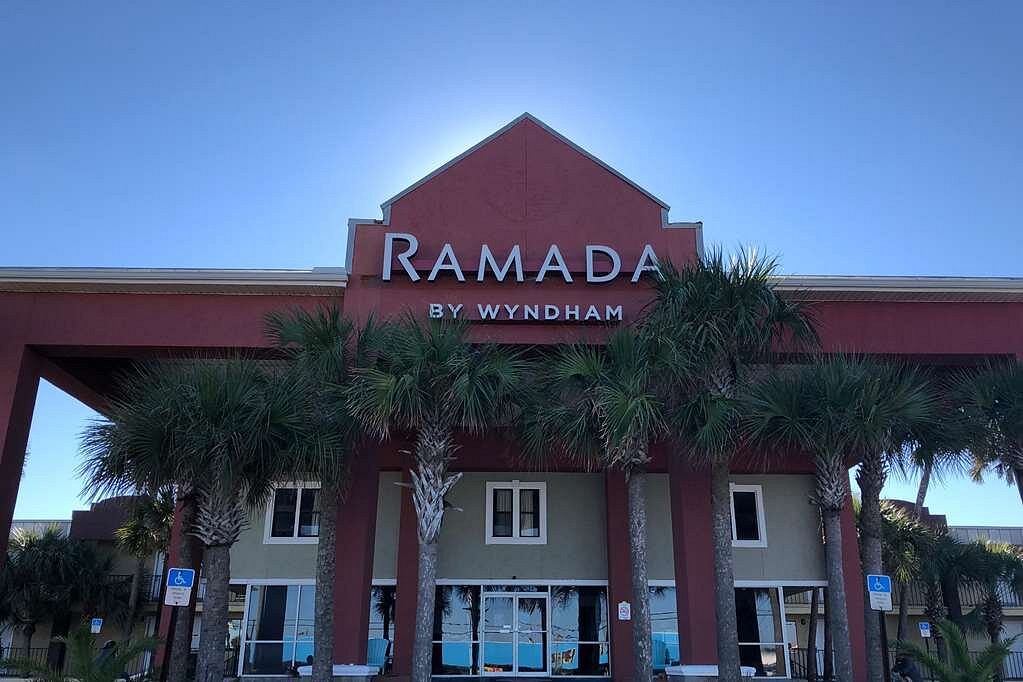 Ramada by Wyndham Panama City Beach / Beachfront, hotel in Panama City Beach
