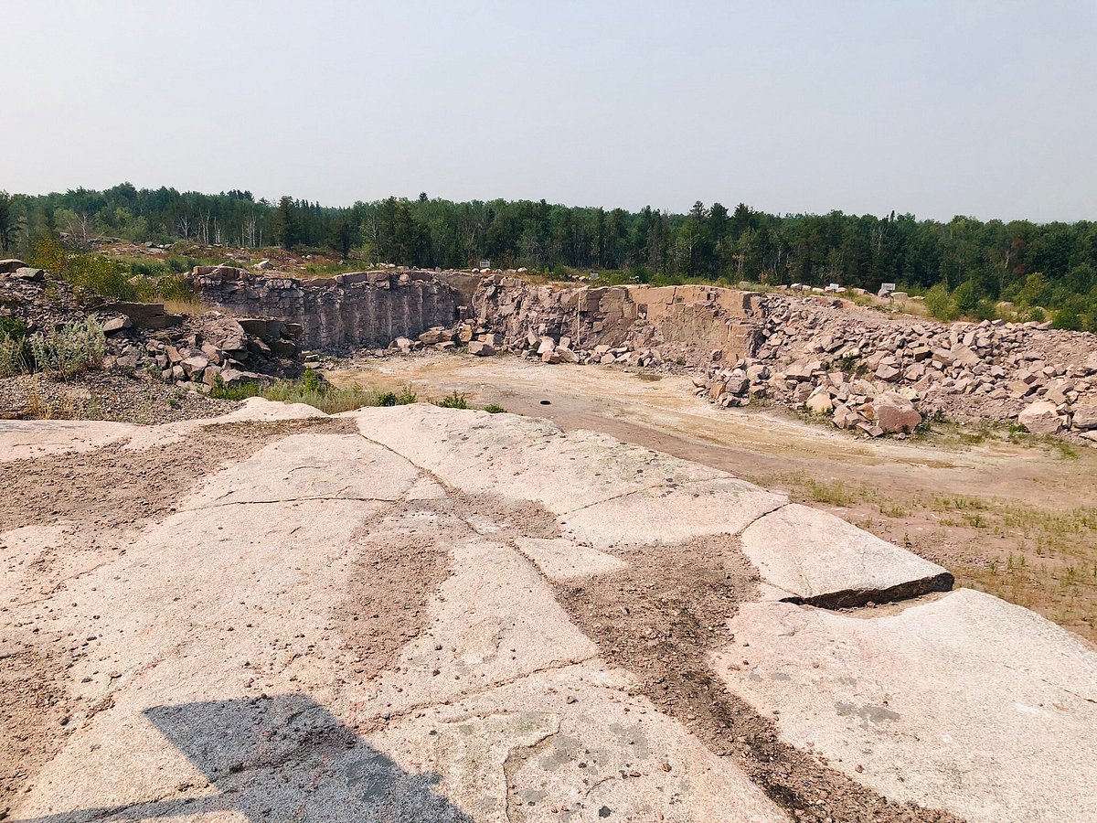 曼省采石场遗址——Blueberry Rock徒步步道