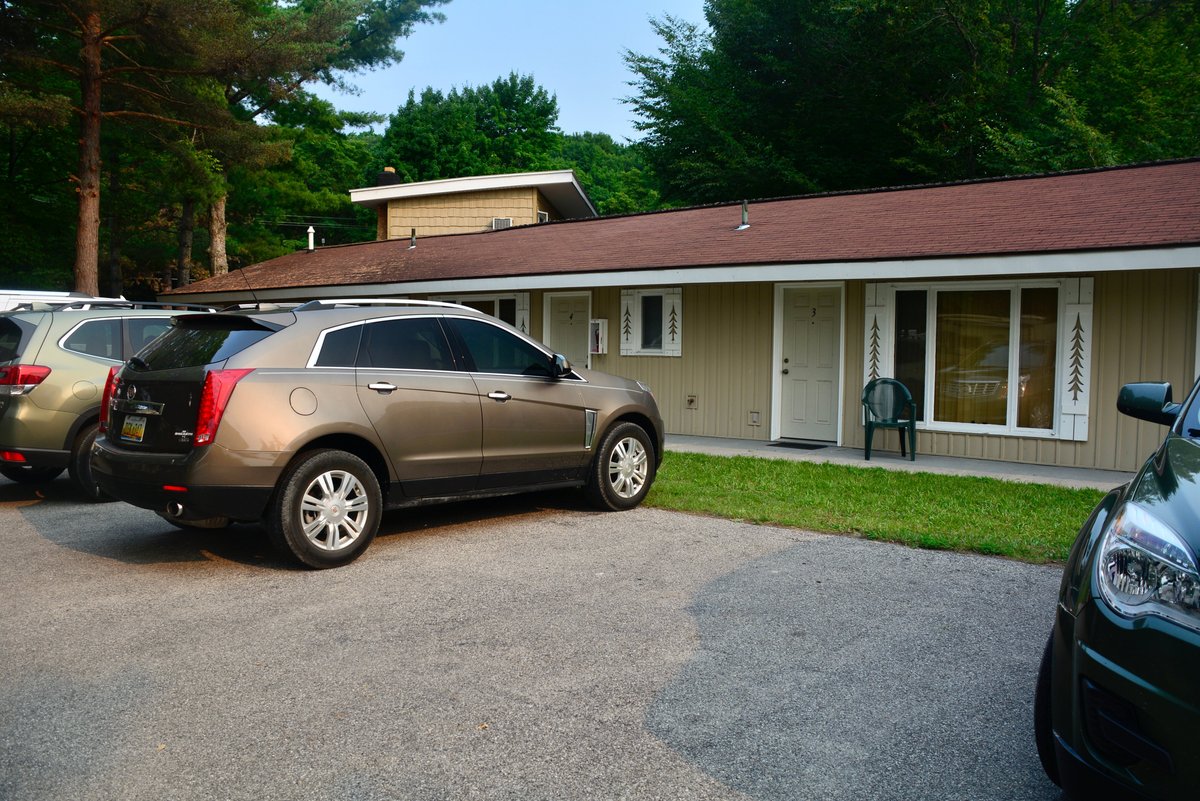 M22 INN - SUTTONS BAY - Prices & Motel Reviews (MI)