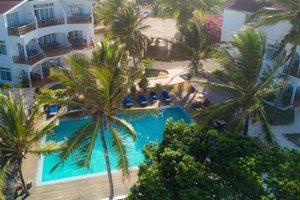 Pool & Beach
