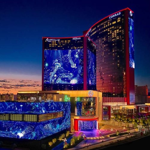 hotels near resorts world casino new york