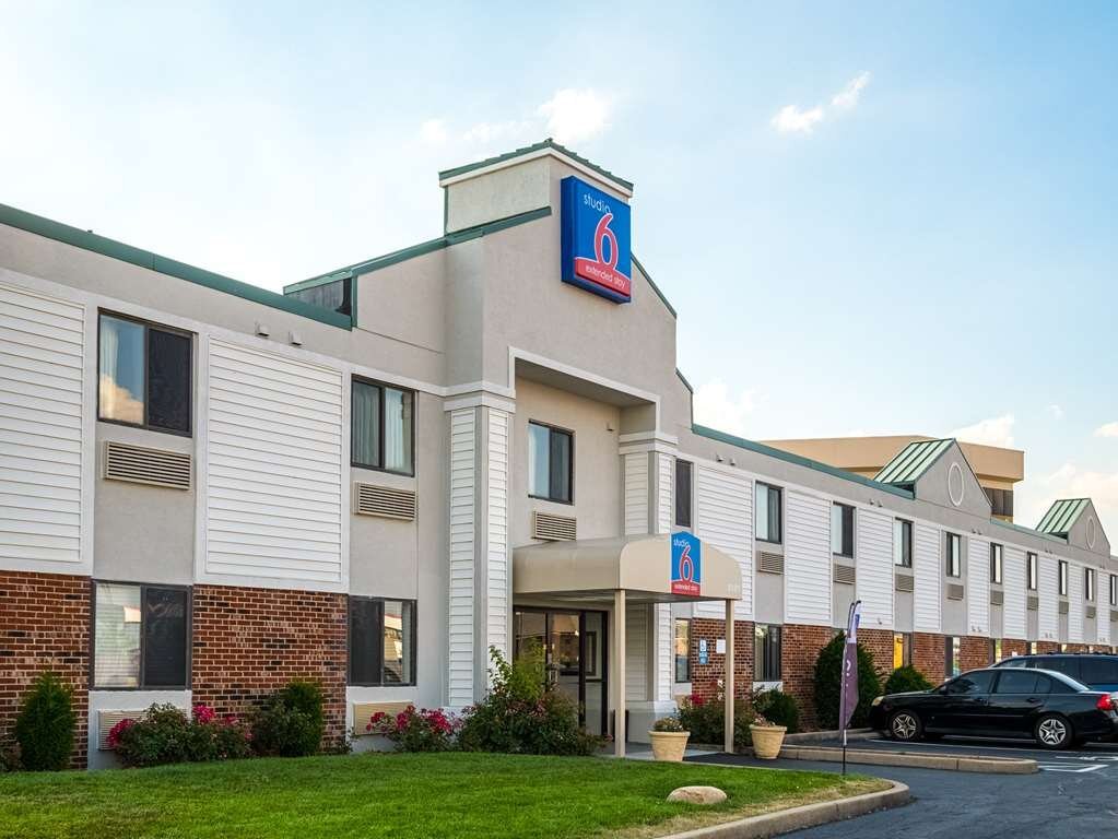 hotels in grove city ohio with room service