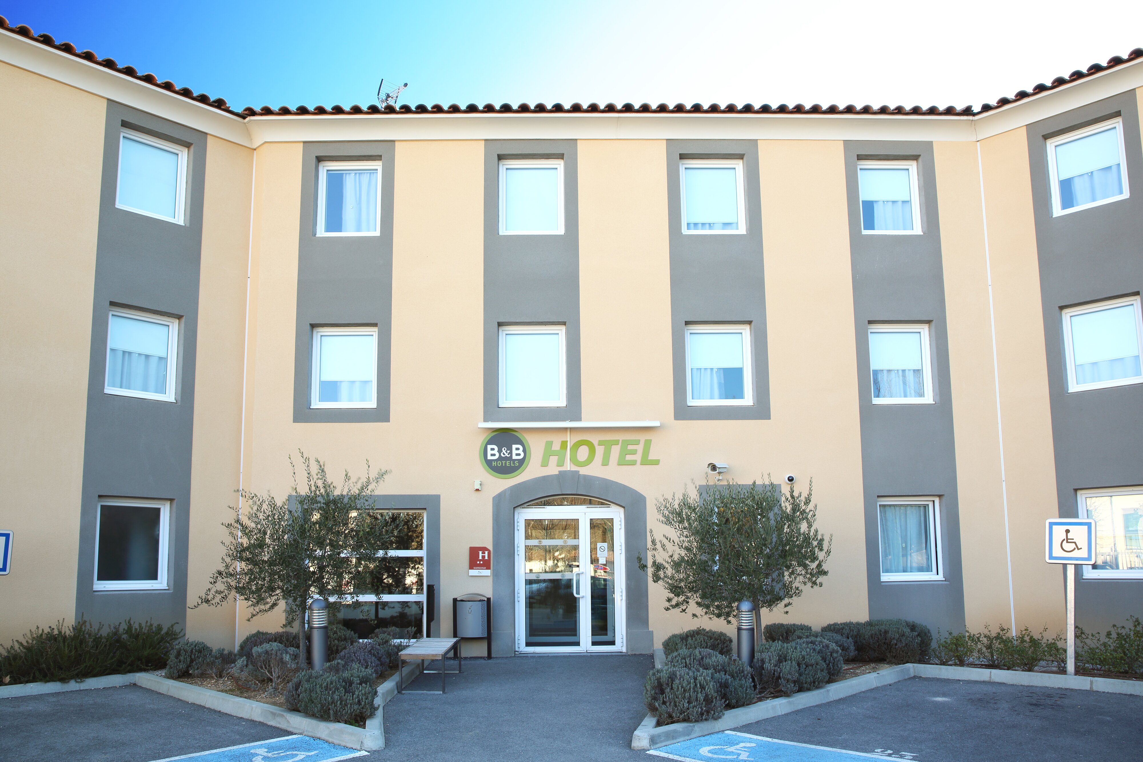 B&B HOTEL AIX-EN-PROVENCE LE THOLONET (AU$89): 2022 Prices & Reviews ...