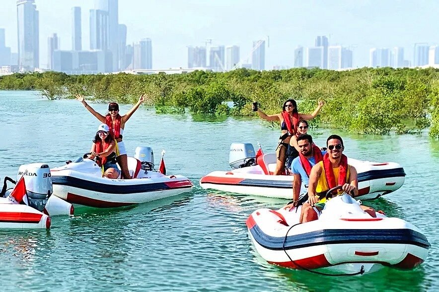 Абу даби тайланд. Sea World Абу Даби. Соленое озеро Абу Даби экскурсия. Абу Даби тур. Спидбот в Дубаи для туристов.