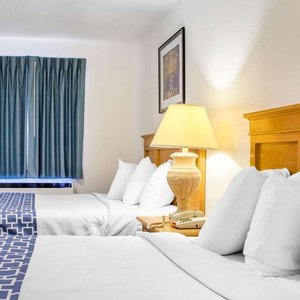 Well-equipped guest room