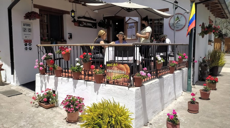 Exteriores, terraza.