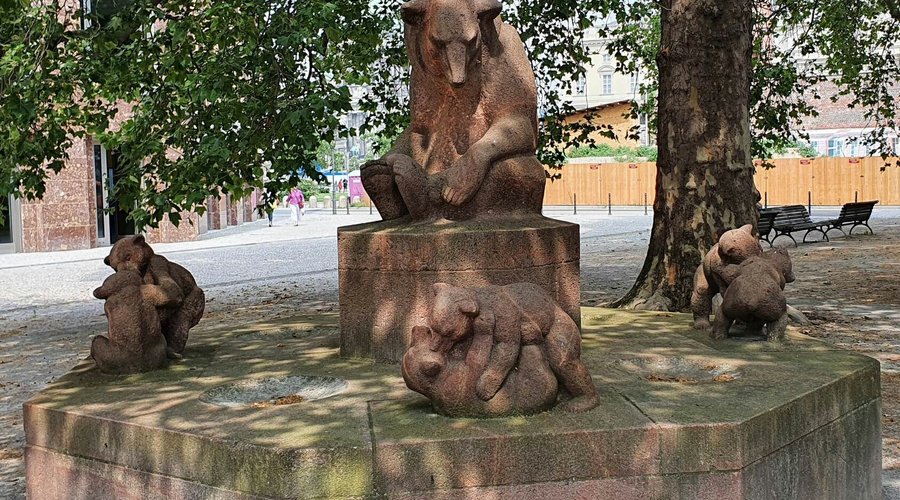 Bear fountain