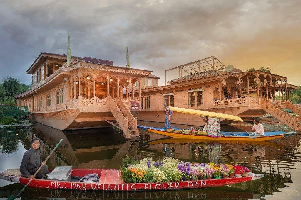 WelcomHeritage Gurkha Houseboats, hotel in Srinagar