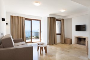 Room & Suite