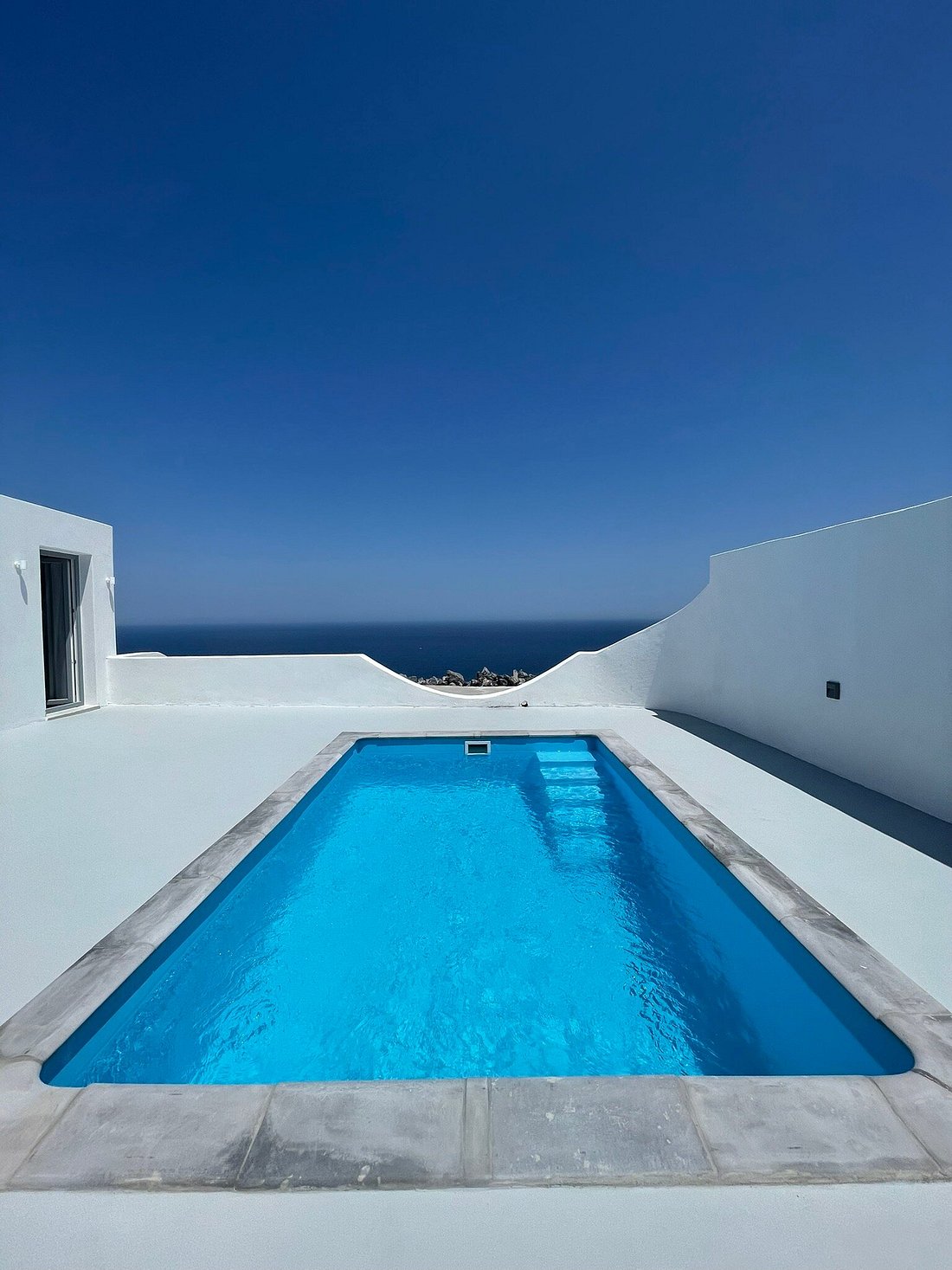Oyster luxury suites  Private Cave Suites In Santorini