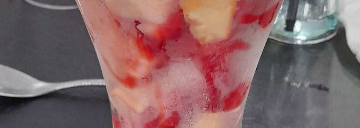 Salade de fruits frais Tiramisu nutella Croustillant de chèvre Burger du chef