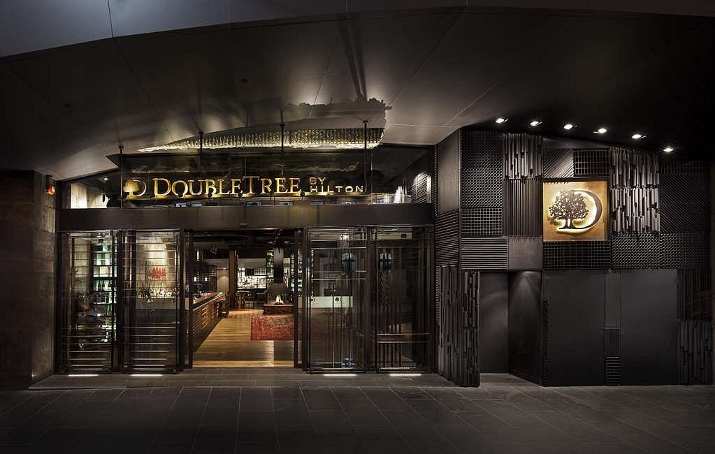 DoubleTree by Hilton Melbourne - Flinders Street, hotel in Melbourne