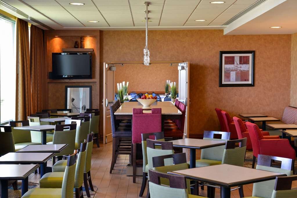 Hotel photo 19 of Hampton Inn Virginia Beach-Oceanfront South.