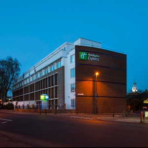 Holiday Inn Express London - Vauxhall Nine Elms Hotel Exterior