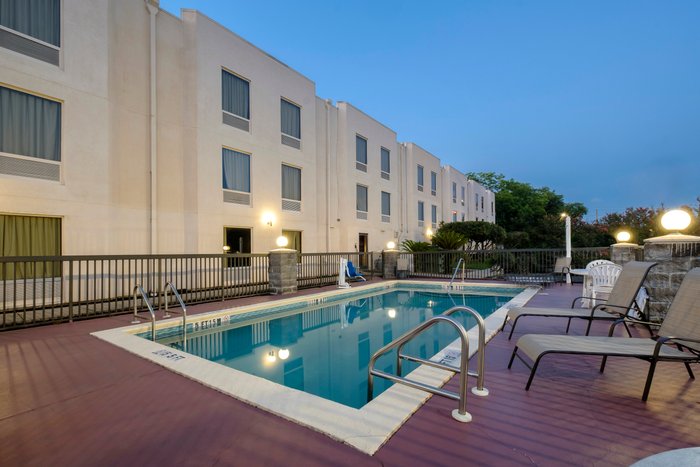 Red Roof Inn Pensacola Fairgrounds Pool Pictures & Reviews - Tripadvisor