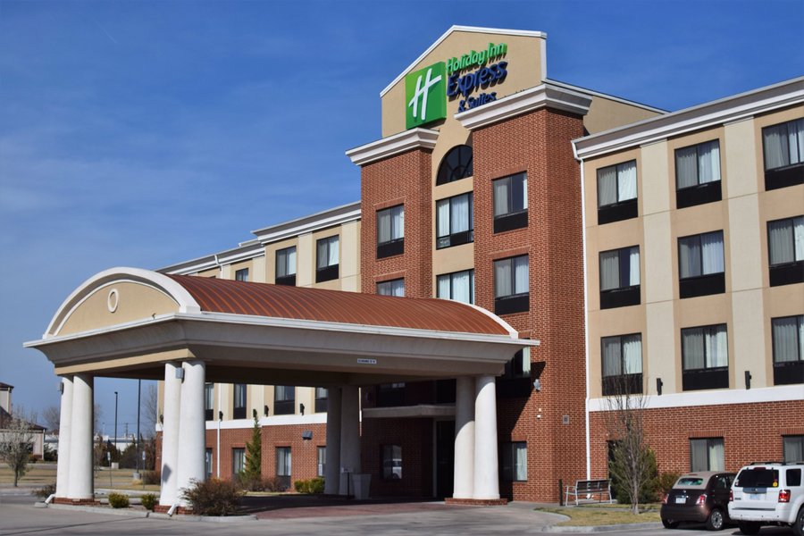 HOLIDAY INN EXPRESS & SUITES PRATT, AN IHG HOTEL $82 ($̶9̶3̶) - Prices ...