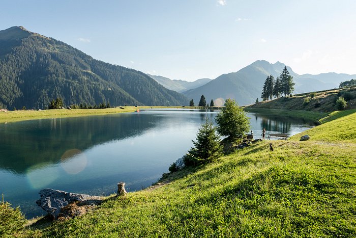 Мартэн. Mountain Lake view. Hotel in Bulgaria Mountain Lake.