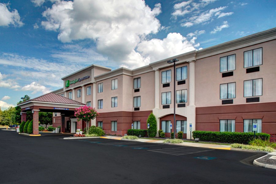 HOLIDAY INN EXPRESS & SUITES RICHMOND NORTH ASHLAND, AN IHG HOTEL $102 ...