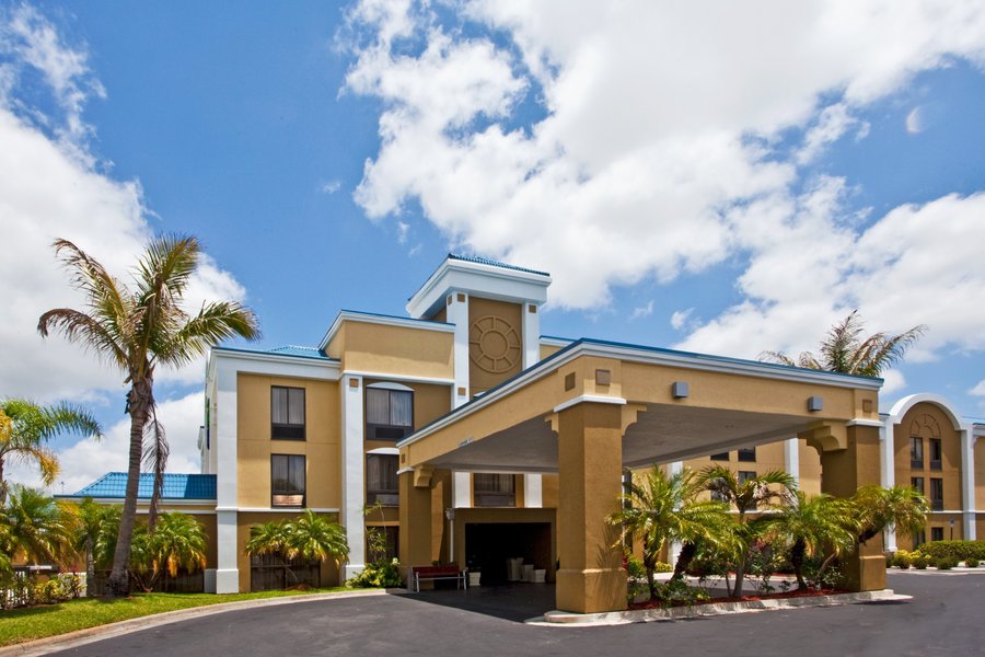 HOLIDAY INN EXPRESS VERO BEACH-WEST I-95 $104 ($̶1̶2̶7̶) - Updated 2021 ...