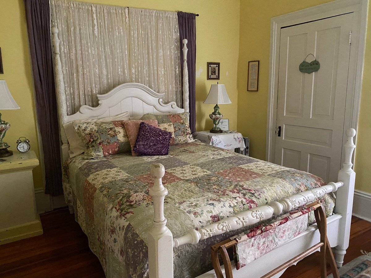 MISTLETOE BOUGH BED AND BREAKFAST - Updated 2022 (Alexander City, AL)