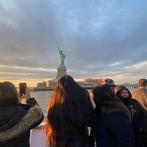 Everyone's Welcome at the Statue of Liberty. Except Tour Guides. - The New  York Times