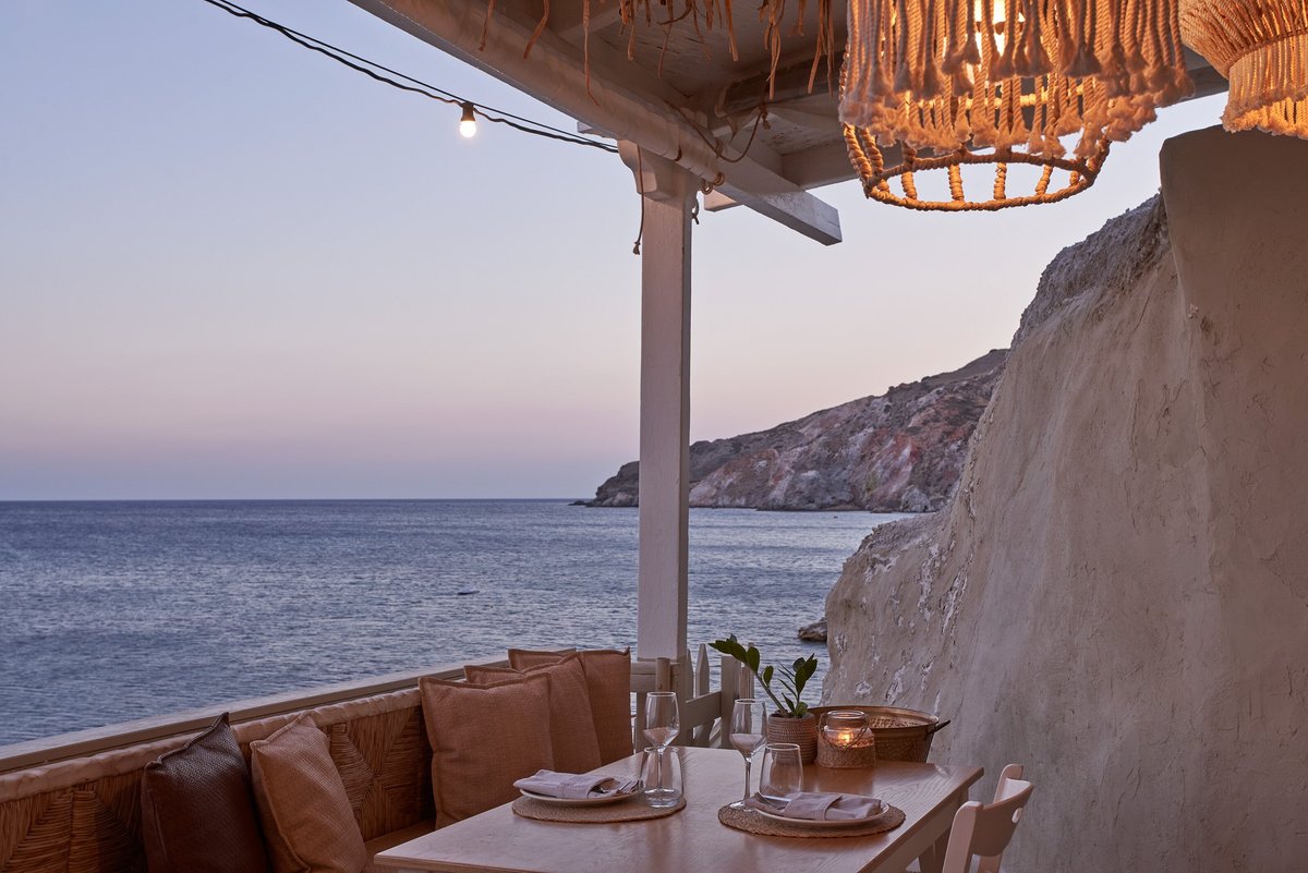 Sirocco volcanic restaurant, Милош - фото ресторана - Tripadvisor