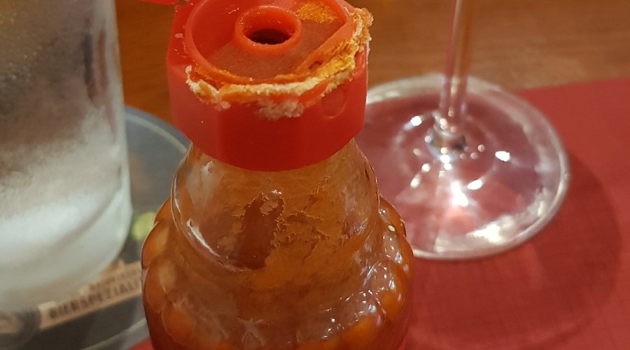 Da verzichtet man doch lieber auf die auf dem Tisch stehende Sauce...