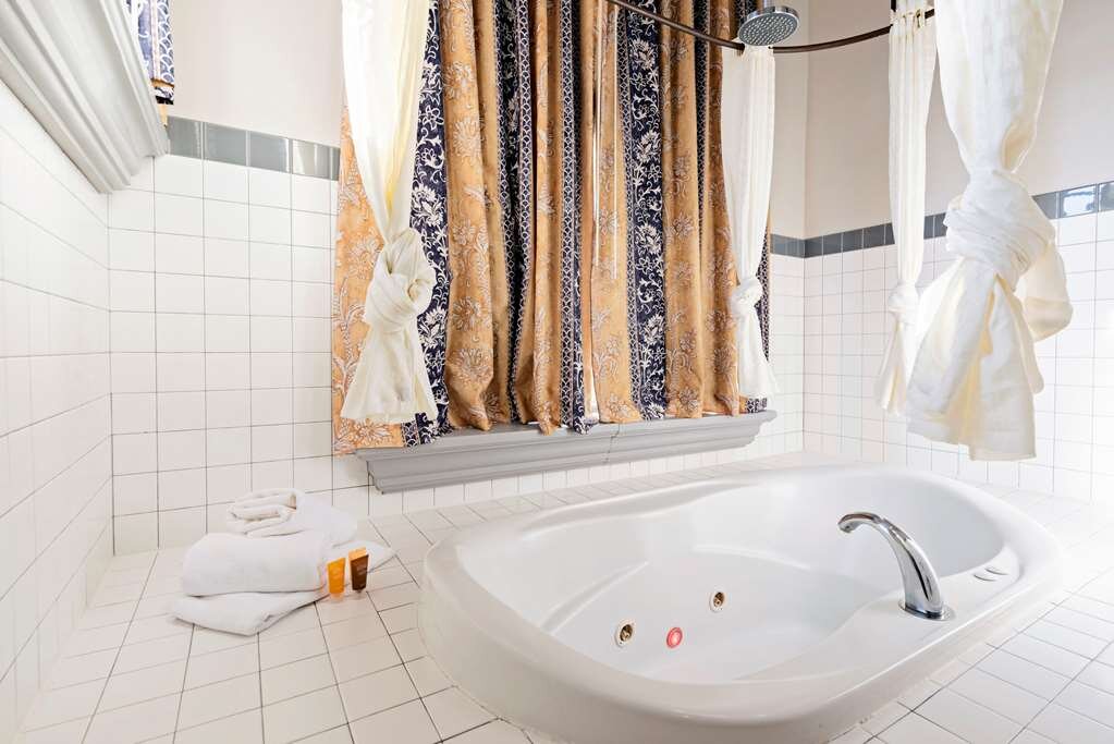 Hotel photo 72 of Chateau Avalon, Ascend Hotel Collection.