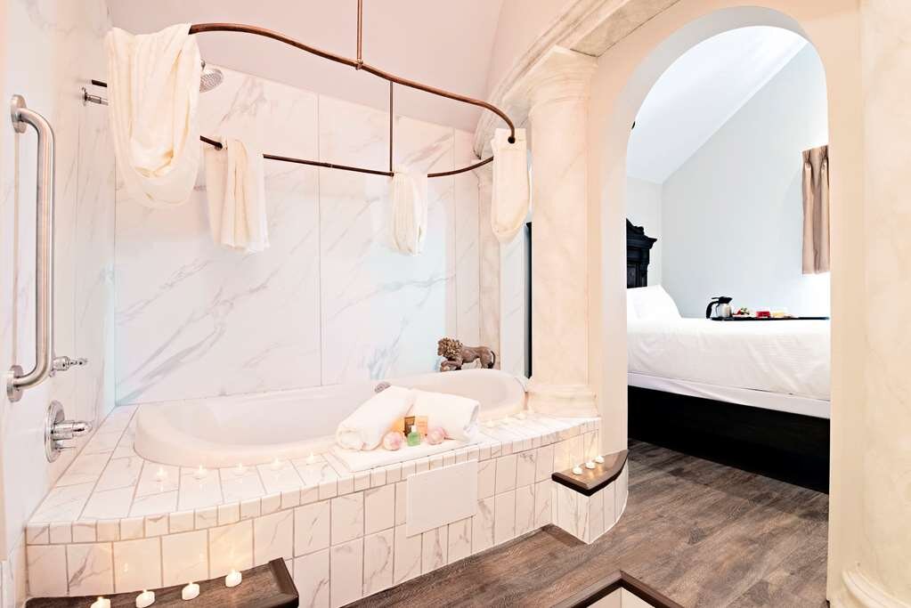 Hotel photo 10 of Chateau Avalon, Ascend Hotel Collection.