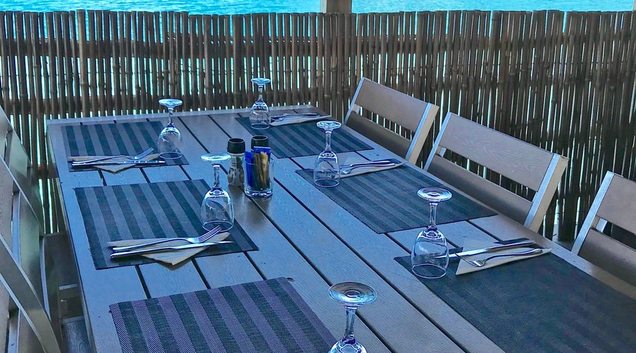 Restaurant pour déjeuner les pieds "presque" dans l'eau